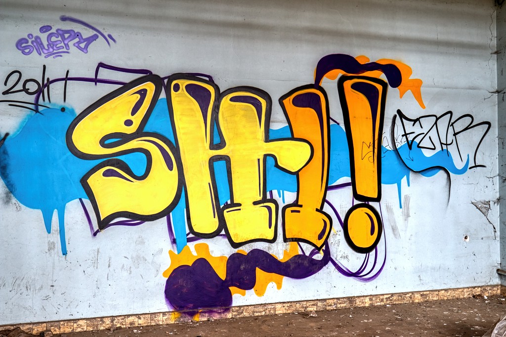 HDR gare montzen belgie belgique urbex decay verlaten station graffiti spoorweg trein train chemin de fer Junkyard abandoned abondonne trash